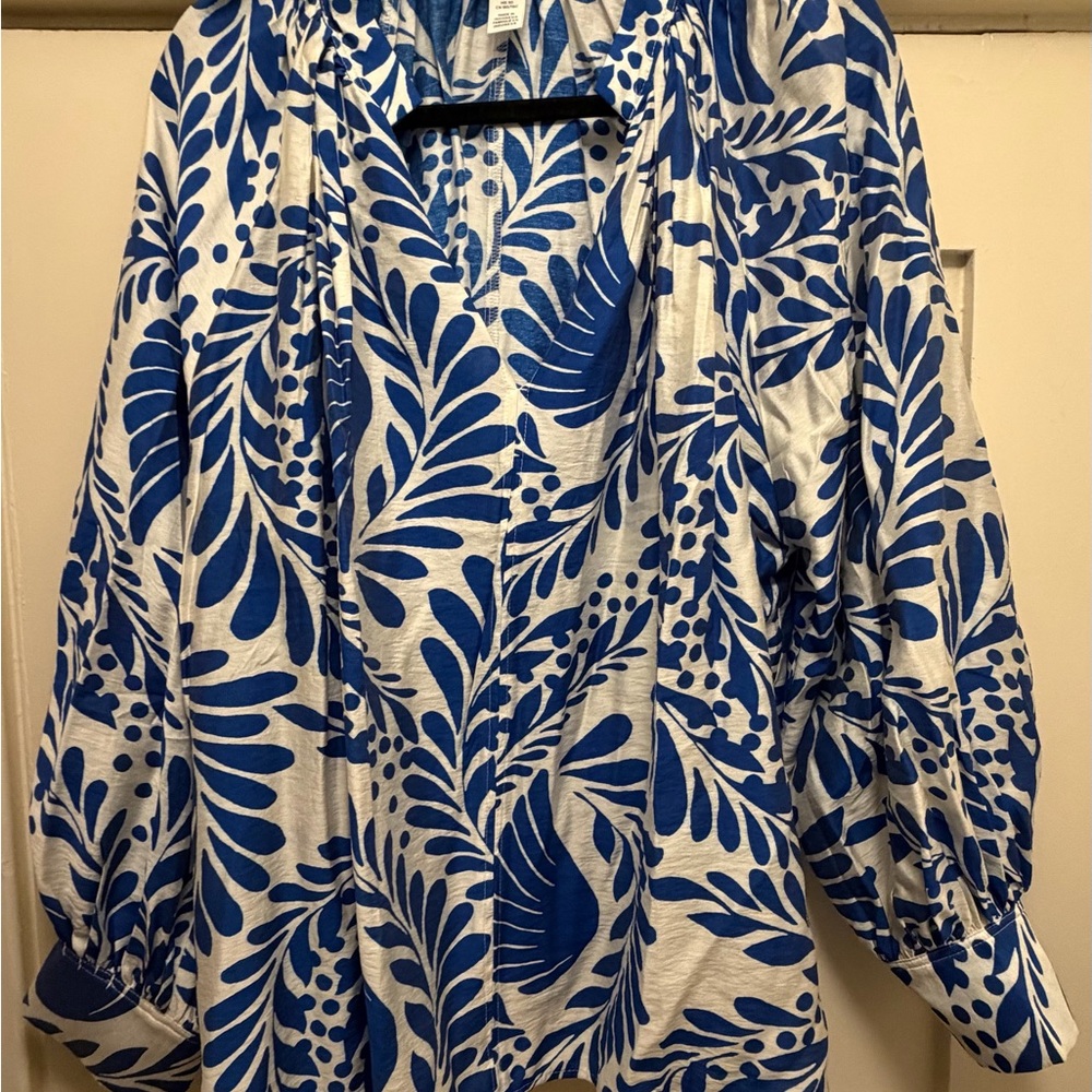 H&M Blue and White Patterned Top